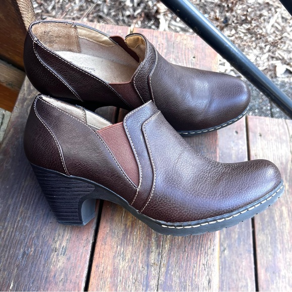 croft & barrow Shoes - CROFT & BARROW BROWN ORTHOLITE SLIP ON BOOTIE SIZE 10